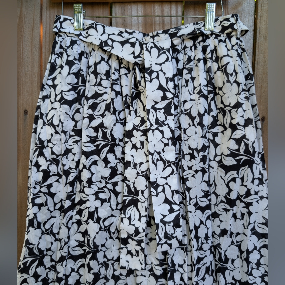 Beautiful Lawrence Zarian Black and White Floral Patterned Faux Wrap Maxi Skirt - Picture 3 of 11